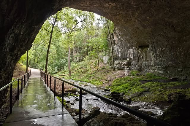 Land in the Missouri and Arkansas Ozarks is similar - so a Missouri vs Arkansas retirement choice is sometimes difficult