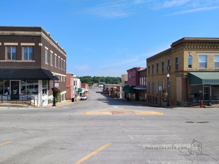 West Plains, Missouri, an affordable small town in the southern Missouri Ozarks, is close to the Mark Twain National Forest, and has access to plenty of trails and outdoor activities.